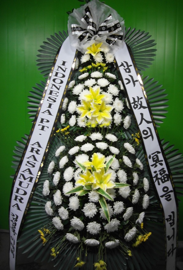 輺 